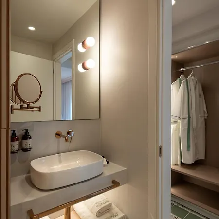 Coo Boutique - Adults Only 4*